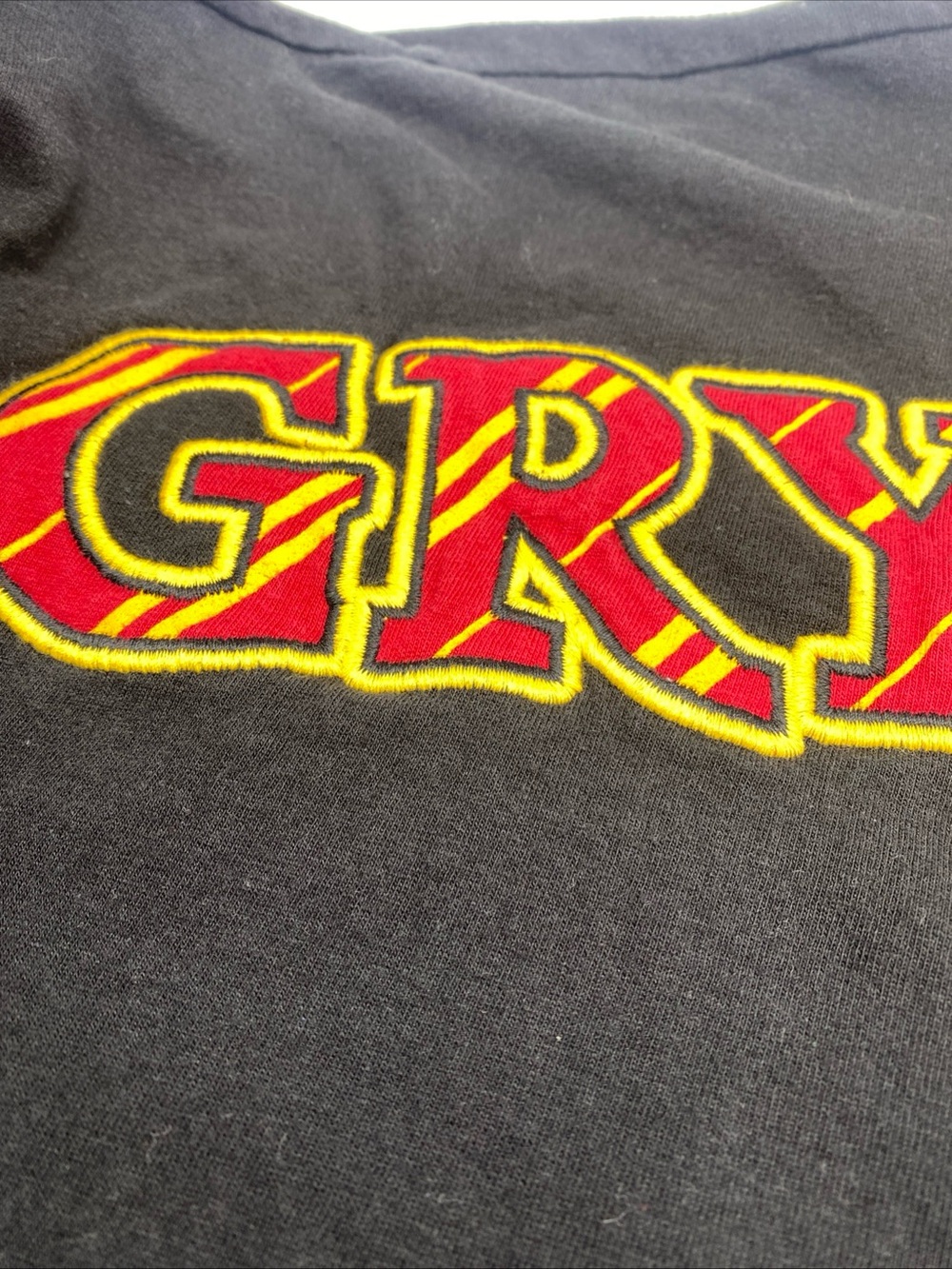 Harry Potter Spirit Jersey Universal Studios Gryffindor Pullover Medium Red Blac - Picture 6 of 7